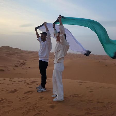 Hassilabied Riadsuerteloca Merzouga מראה חיצוני תמונה The flag of the United Arab Emirates