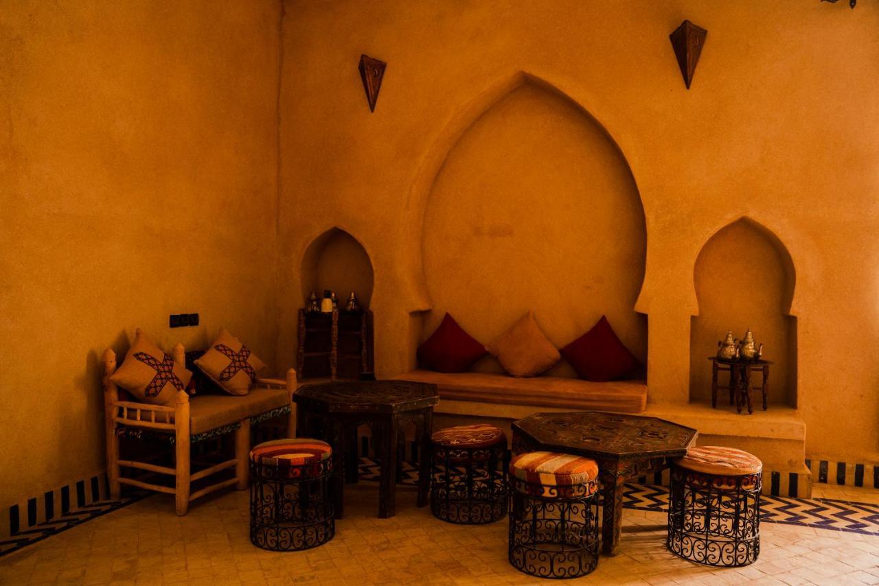 Hassilabied Riadsuerteloca Merzouga מראה חיצוני תמונה A Moroccan living room