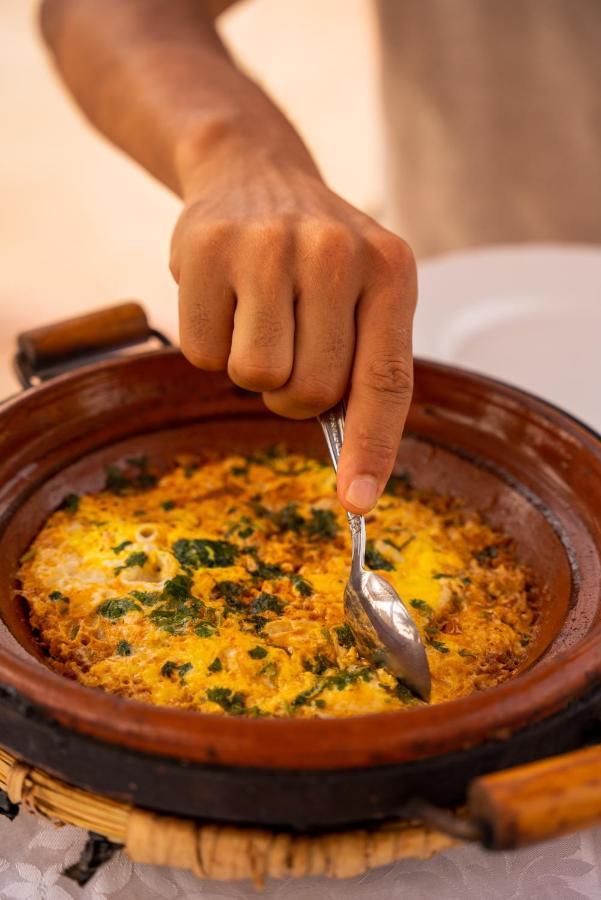 Hassilabied Riadsuerteloca Merzouga מראה חיצוני תמונה A pot of couscous