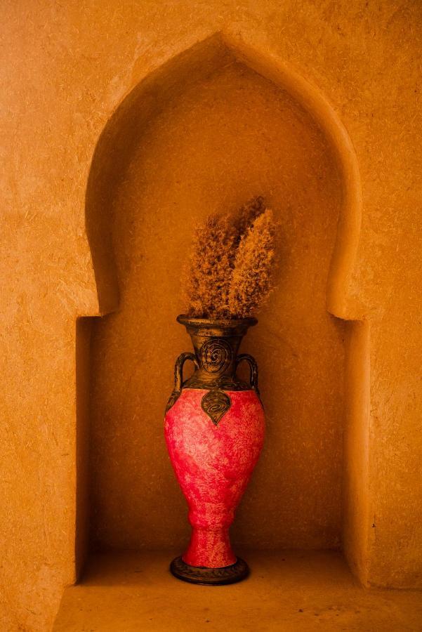 Hassilabied Riadsuerteloca Merzouga מראה חיצוני תמונה Incense burner in the temple