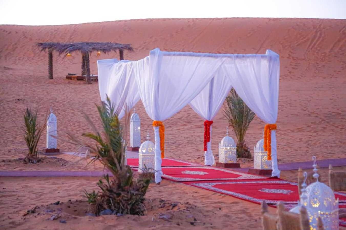 Hassilabied Riadsuerteloca Merzouga מראה חיצוני תמונה A tent in the desert
