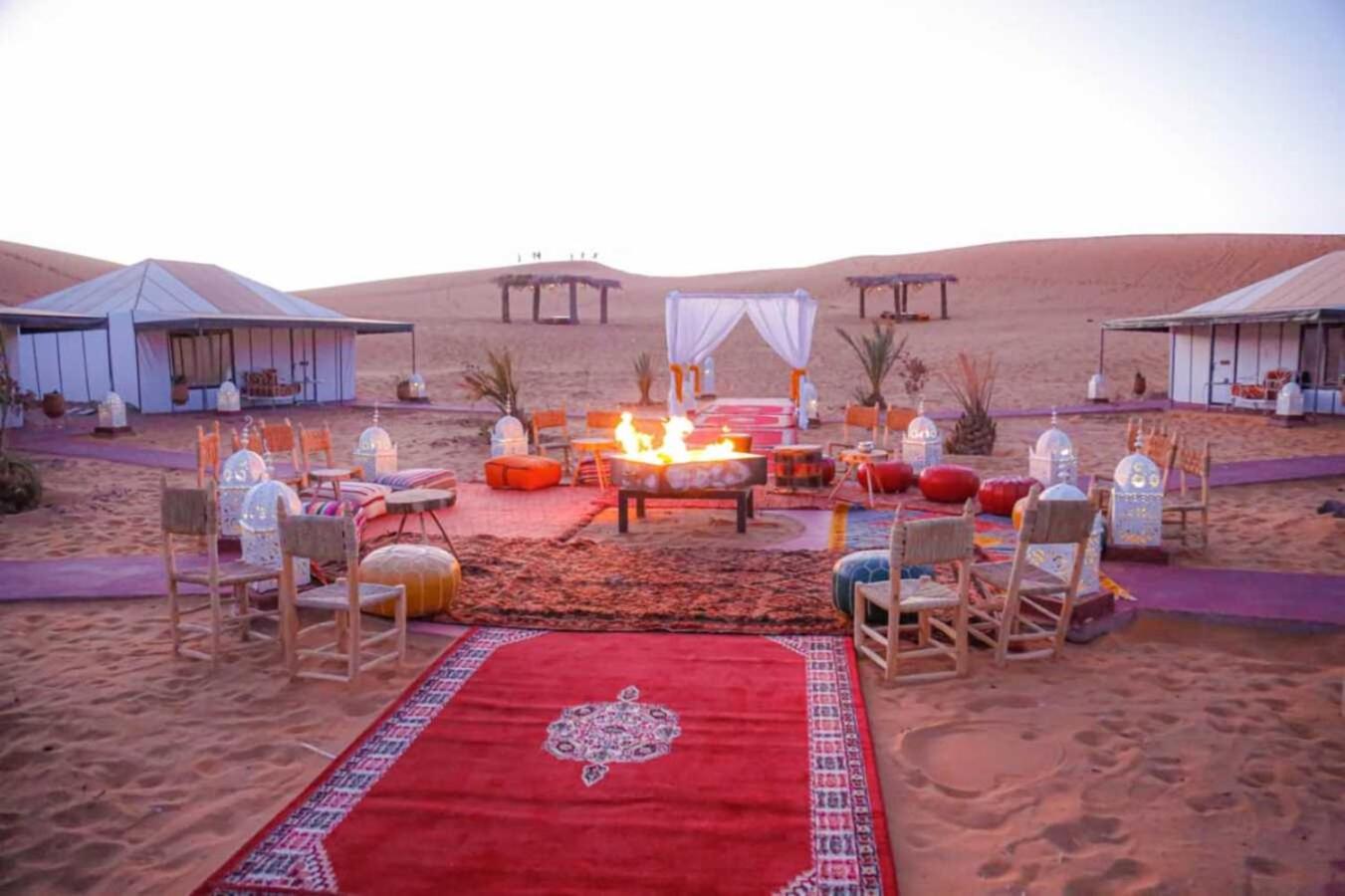 Hassilabied Riadsuerteloca Merzouga מראה חיצוני תמונה A luxury desert camp in the Sahara