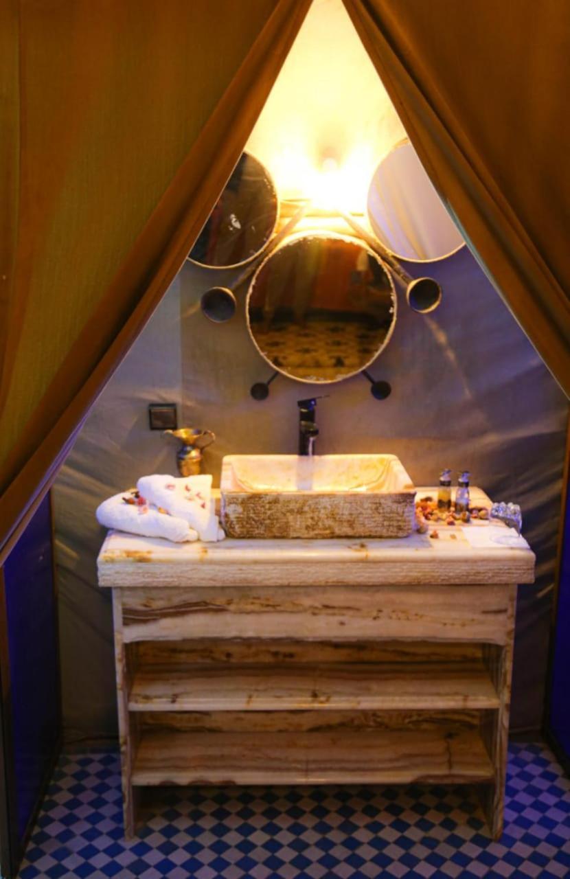 Hassilabied Riadsuerteloca Merzouga מראה חיצוני תמונה Bathroom in a tent