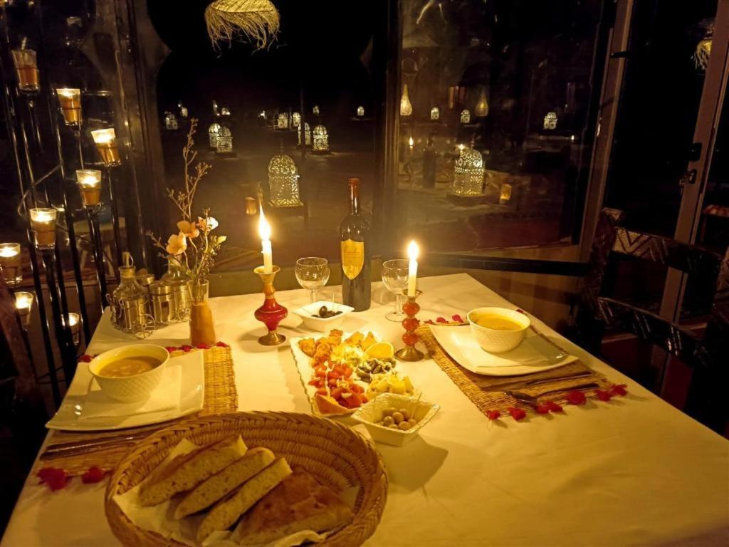 Hassilabied Riadsuerteloca Merzouga מראה חיצוני תמונה A romantic dinner
