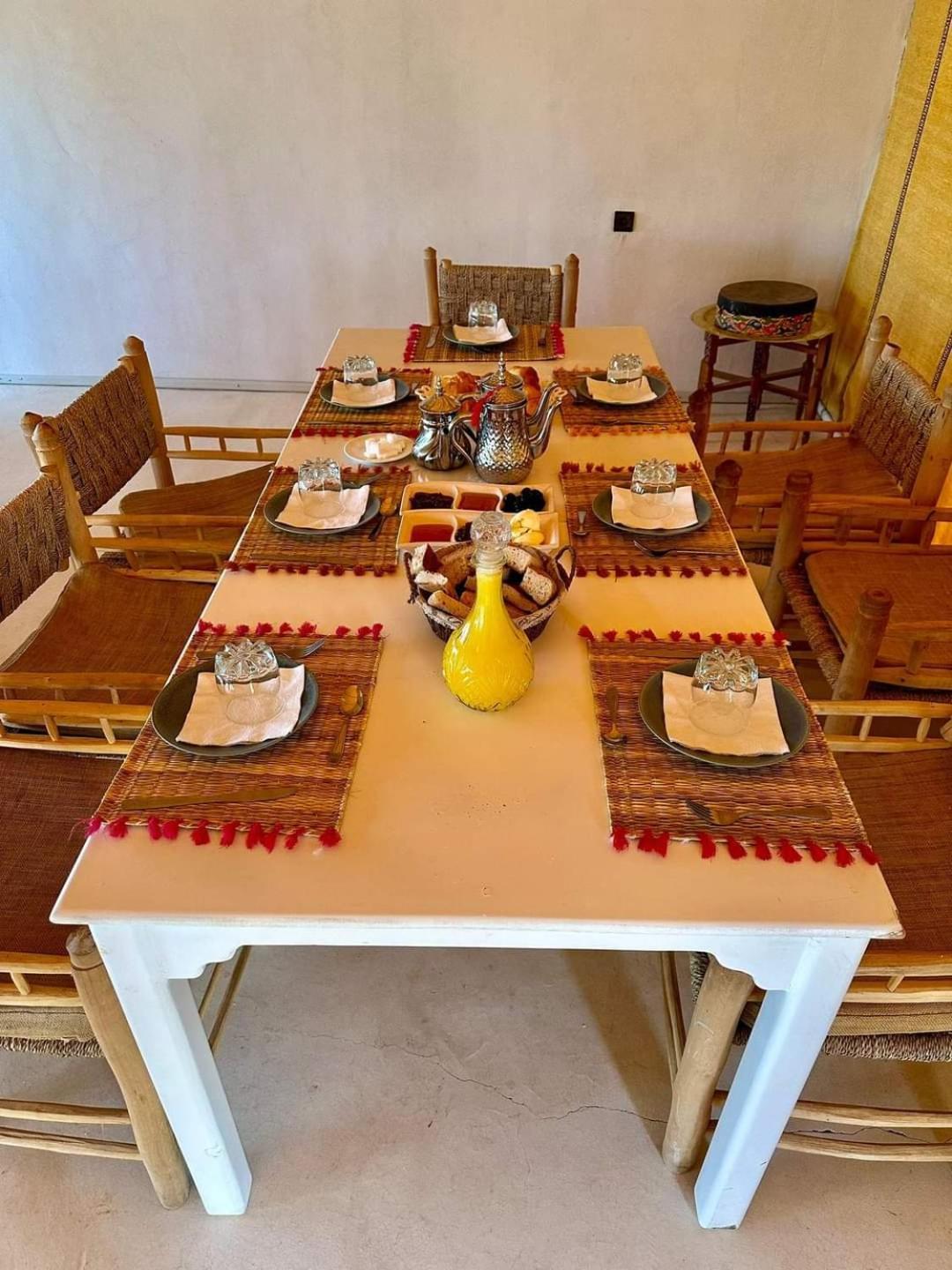 Hassilabied Riadsuerteloca Merzouga מראה חיצוני תמונה A table set for a meal