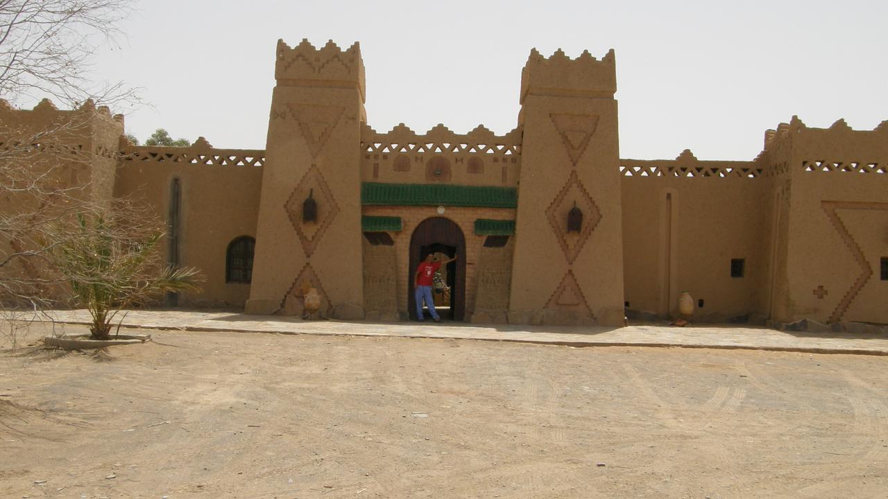 Hassilabied Riadsuerteloca Merzouga מראה חיצוני תמונה The palace of the sultan of the Kanembu Empire in the 19th century